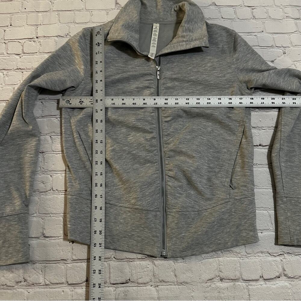Lululemon jacket size 8 - Picture 9 of 9
